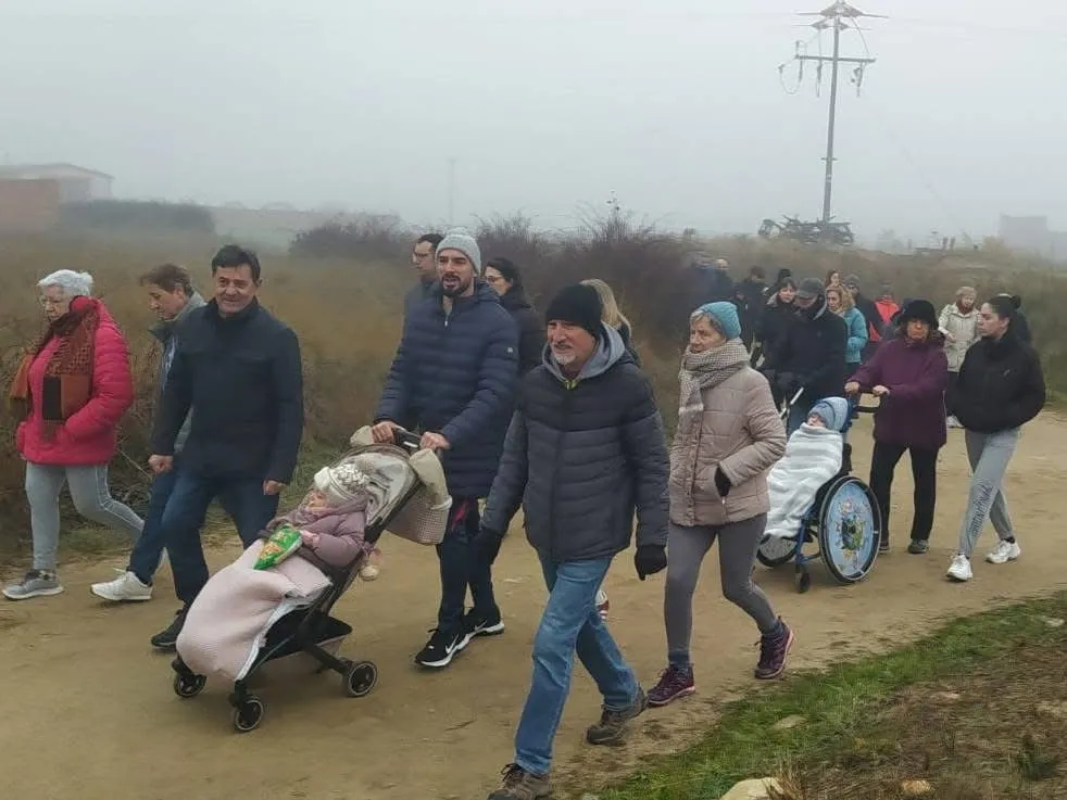 Foto 4 - Gran respuesta vecinal a la XII Marcha y carrera solidaria en favor de Fundame