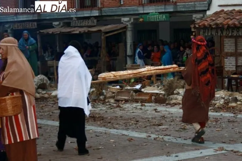 Foto 3 - Santiago de la Puebla se transforma por d&eacute;cimo a&ntilde;o en un Bel&eacute;n Viviente que abarrota la localidad para vivir la esperada tradici&oacute;n