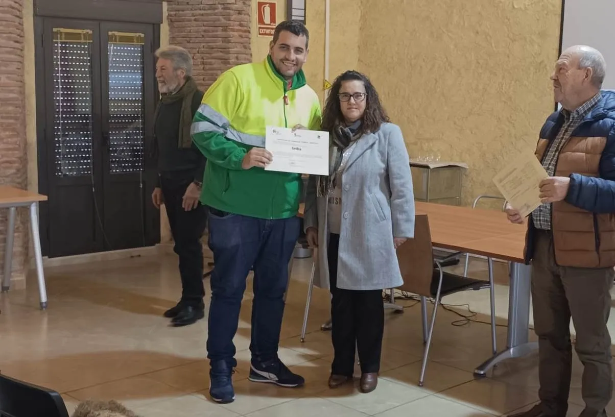 Foto 4 - Los alumnos de la acci&oacute;n &lsquo;Alto &Aacute;gueda Verde II&rsquo; reciben sus diplomas