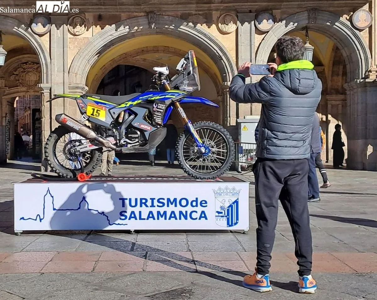 Moto que el piloto Lorenzo Santolino llevará a la nueva edición del Rally Dakar 2025. Foto de Víctor Jiménez