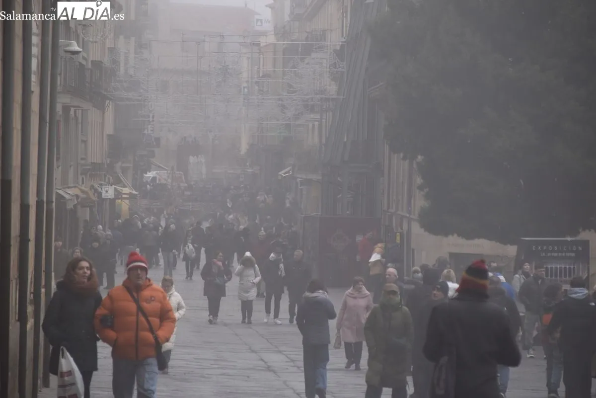 Salamanca bajo la niebla: así luce la ciudad en el último viernes del año | FOTO: Miguel González 