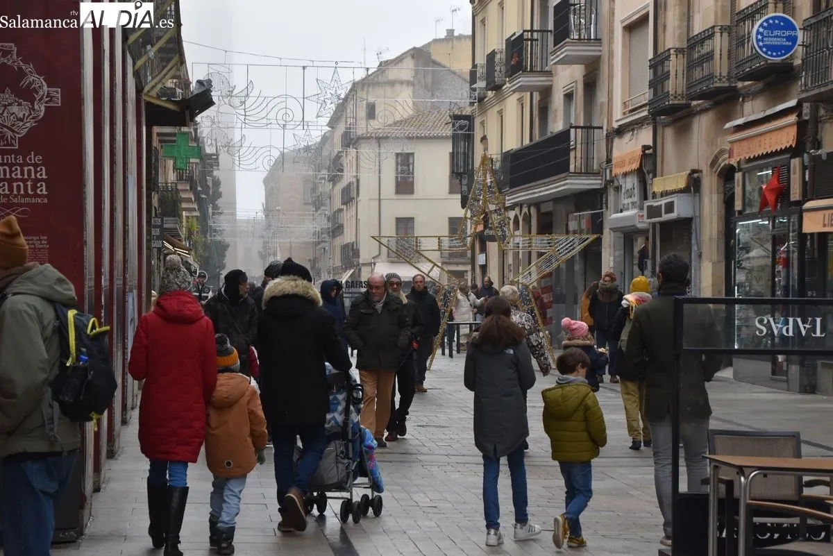 Salamanca bajo la niebla: así luce la ciudad en el último viernes del año | FOTO: Miguel González 