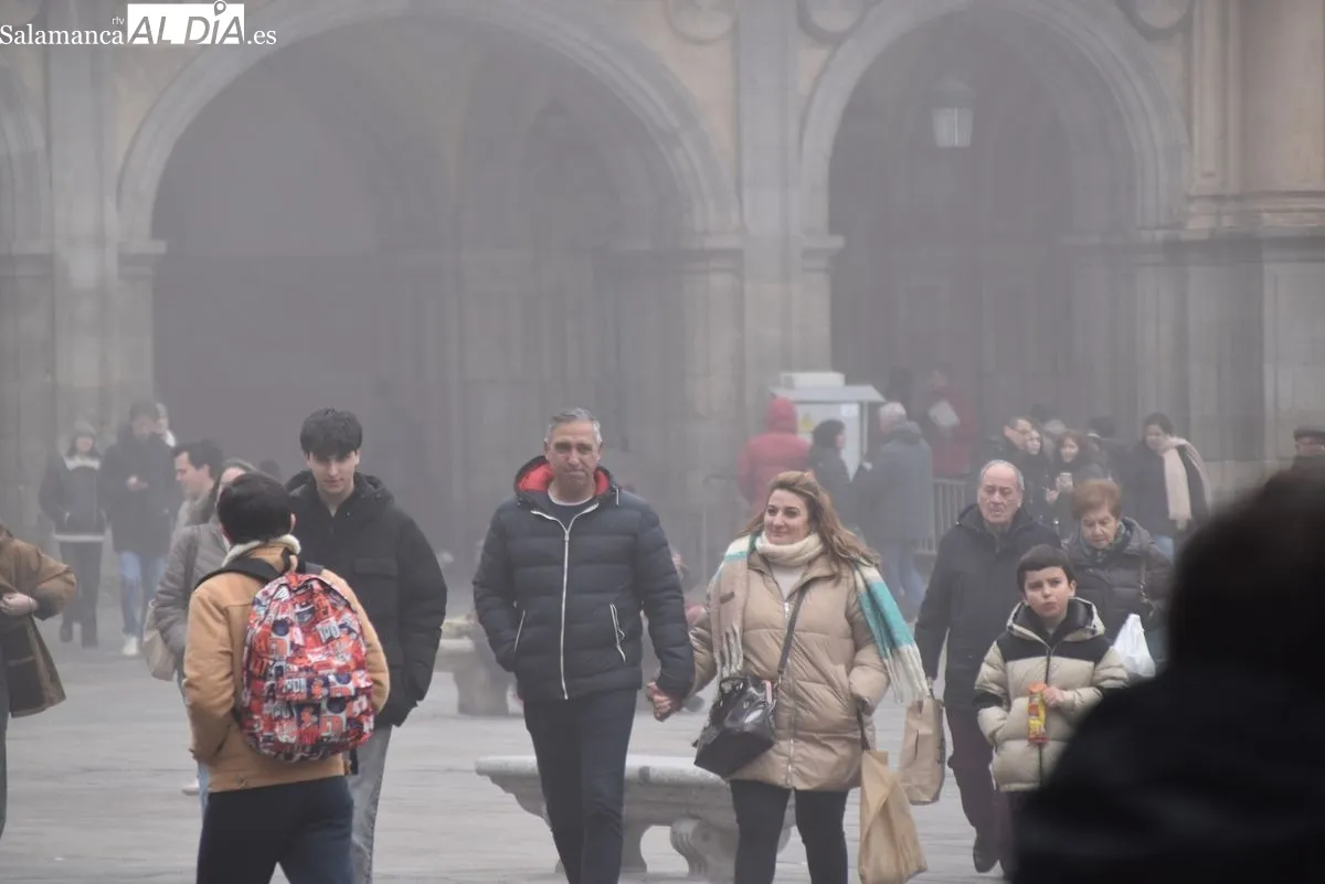 Salamanca bajo la niebla: así luce la ciudad en el último viernes del año | FOTO: Miguel González 