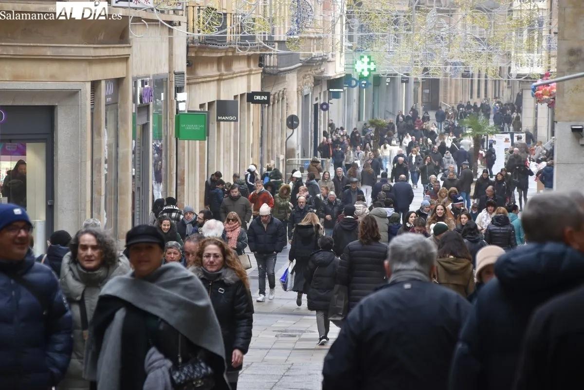 Salamanca bajo la niebla: así luce la ciudad en el último viernes del año | FOTO: Miguel González 