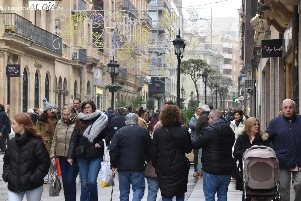 Salamanca bajo la niebla: así luce la ciudad en el último viernes del año | FOTO: Miguel González 