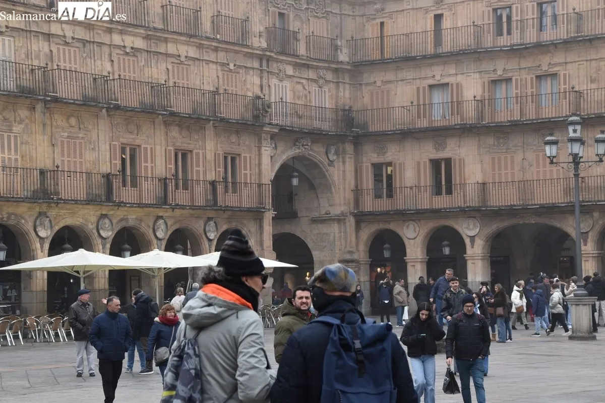 Salamanca bajo la niebla: así luce la ciudad en el último viernes del año | FOTO: Miguel González 