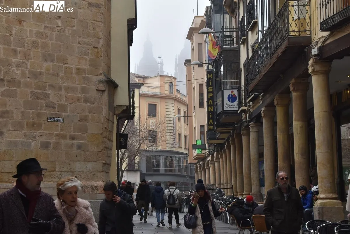 Salamanca bajo la niebla: así luce la ciudad en el último viernes del año | FOTO: Miguel González 