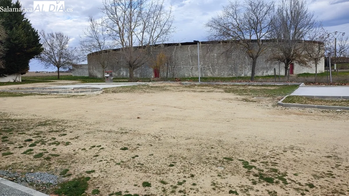 Parking de autocaravanas y pista de pádel en Vitigudino / CORRAL