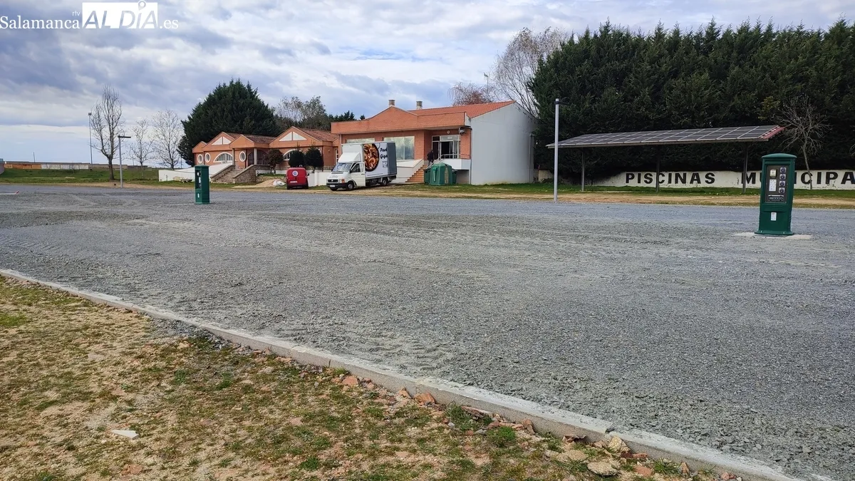 Parking de autocaravanas y pista de pádel en Vitigudino / CORRAL