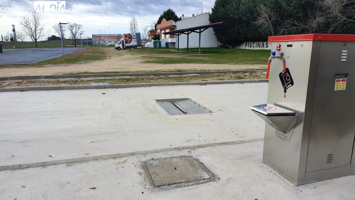 Parking de autocaravanas y pista de pádel en Vitigudino / CORRAL