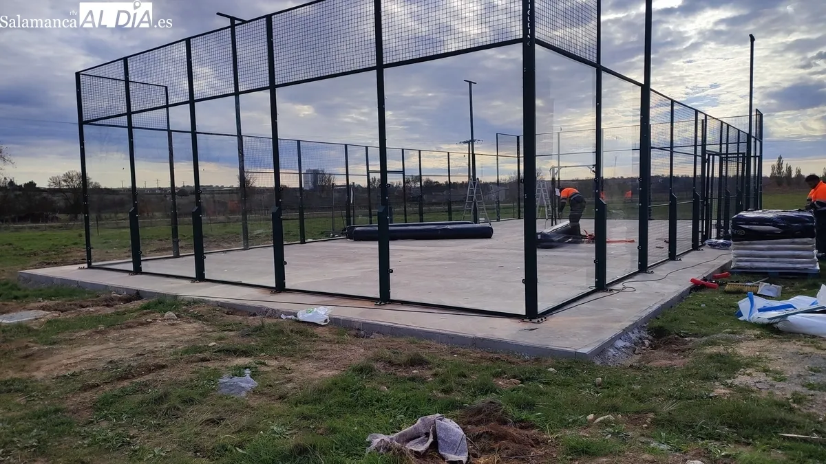 Parking de autocaravanas y pista de pádel en Vitigudino / CORRAL