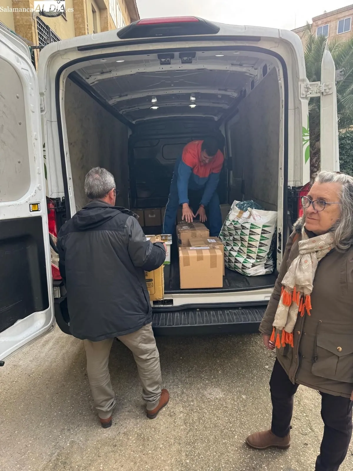 Preparativos en ASDACE con motivo de este cargamento solidario