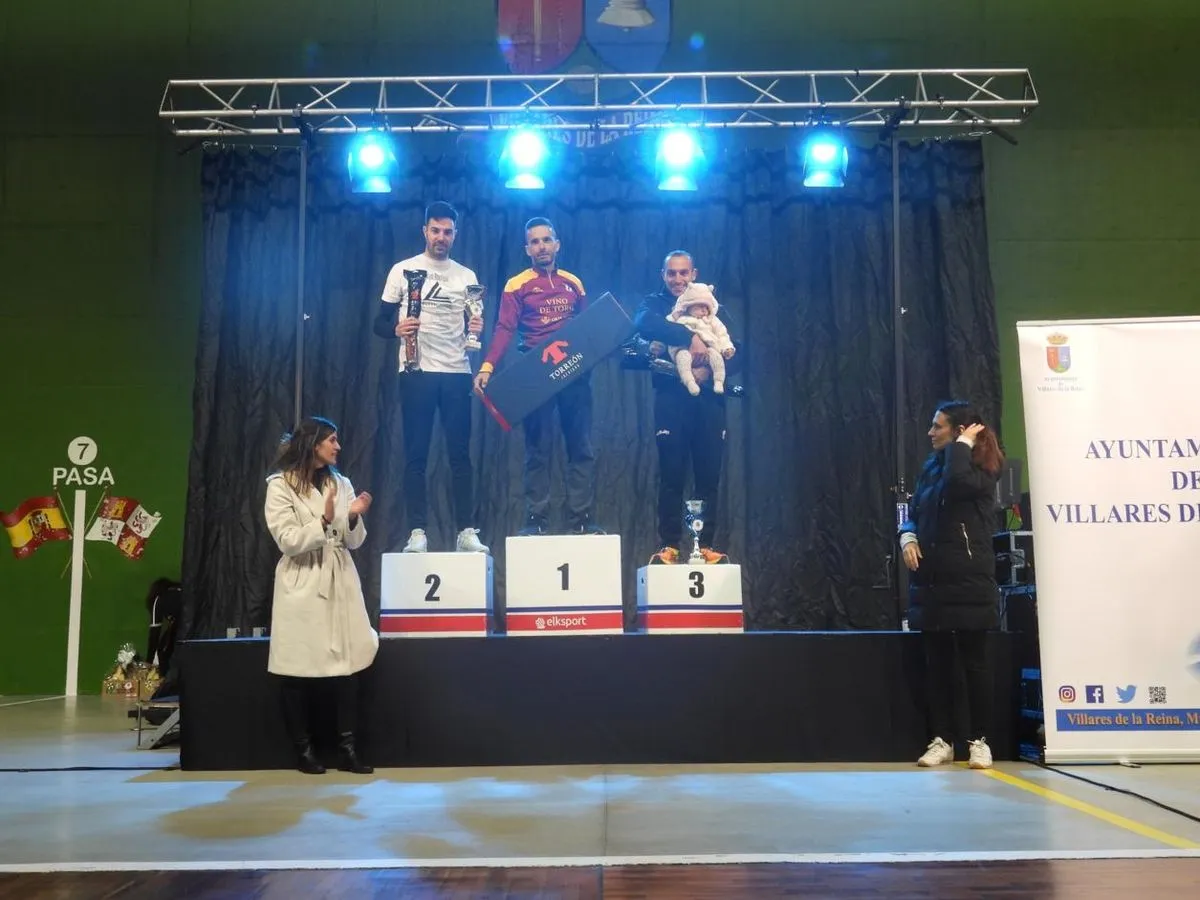 XV edición de la Carrera y Marcha San Silvestre en Villares de la Reina. Foto de Orycronsport