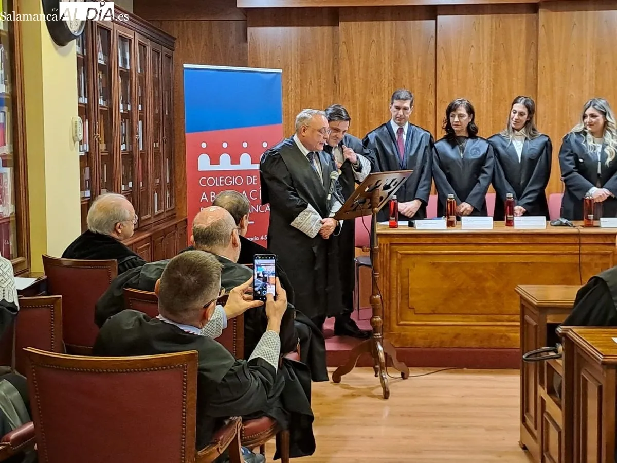 Toma de posesión del nuevo decano del Colegio de la Abogacía de Salamanca y de los integrantes de su candidatura. Foto de Víctor Jiménez