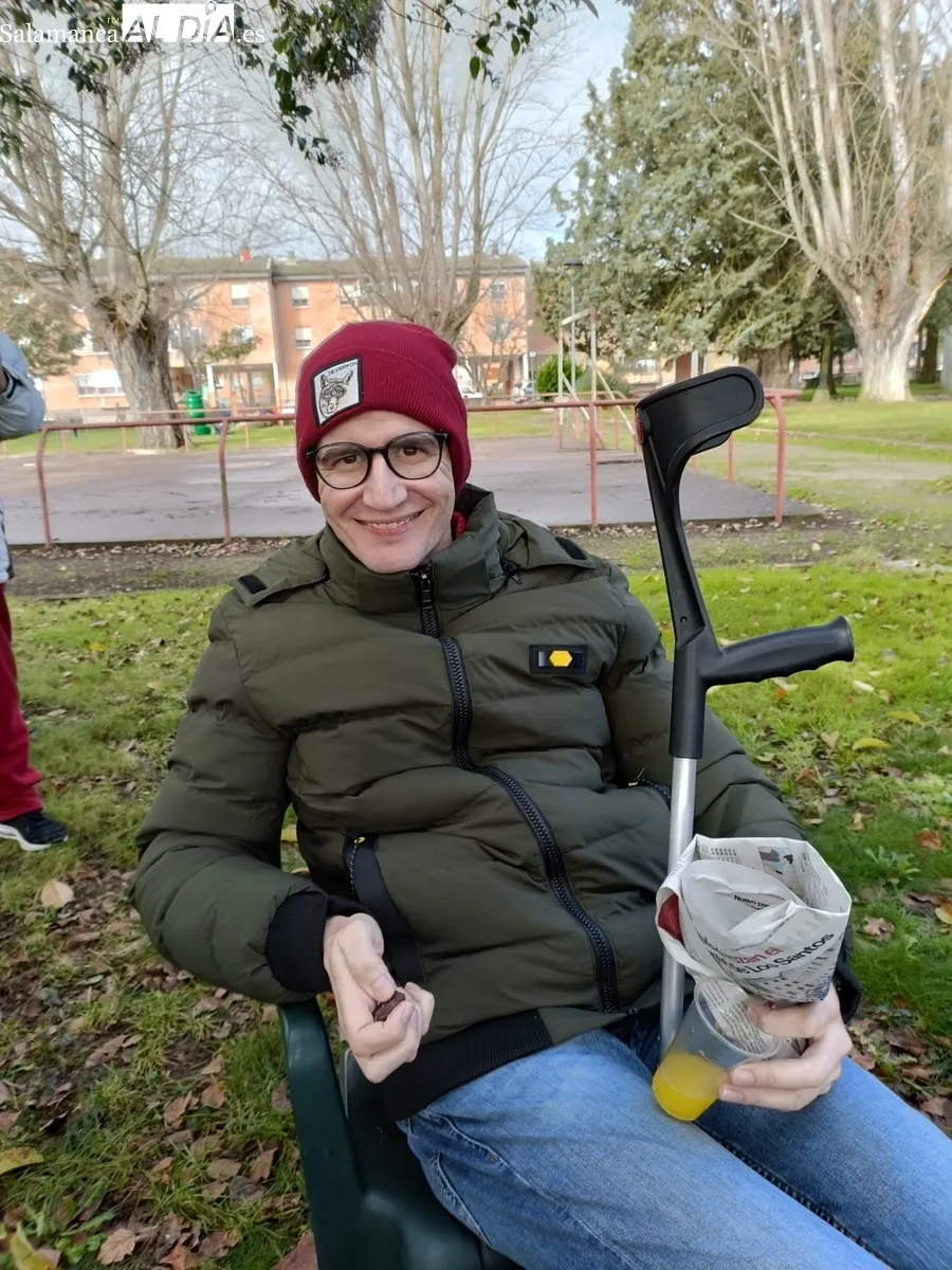 Usuarios y cuidadores de Asprodes Vitigudino en el parque San Nicolás