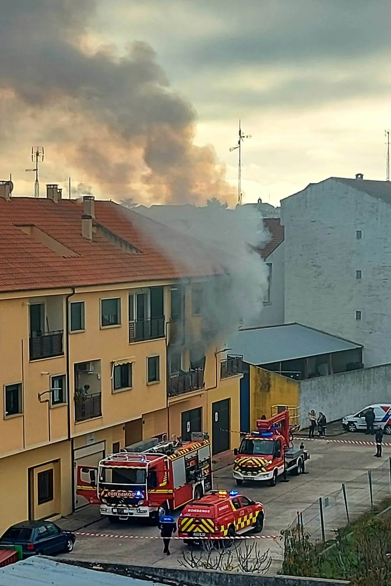 Foto 4 - Dos personas resultan intoxicadas en el incendio de una vivienda en la calle Mar&iacute;a de Molina