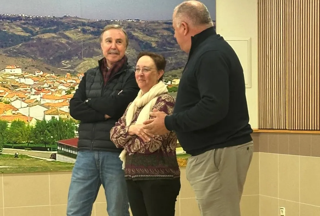 Despedida por su jubilación al médico Nacho Martín y Tina Sánchez tras 31 años como enfermera en Villarino