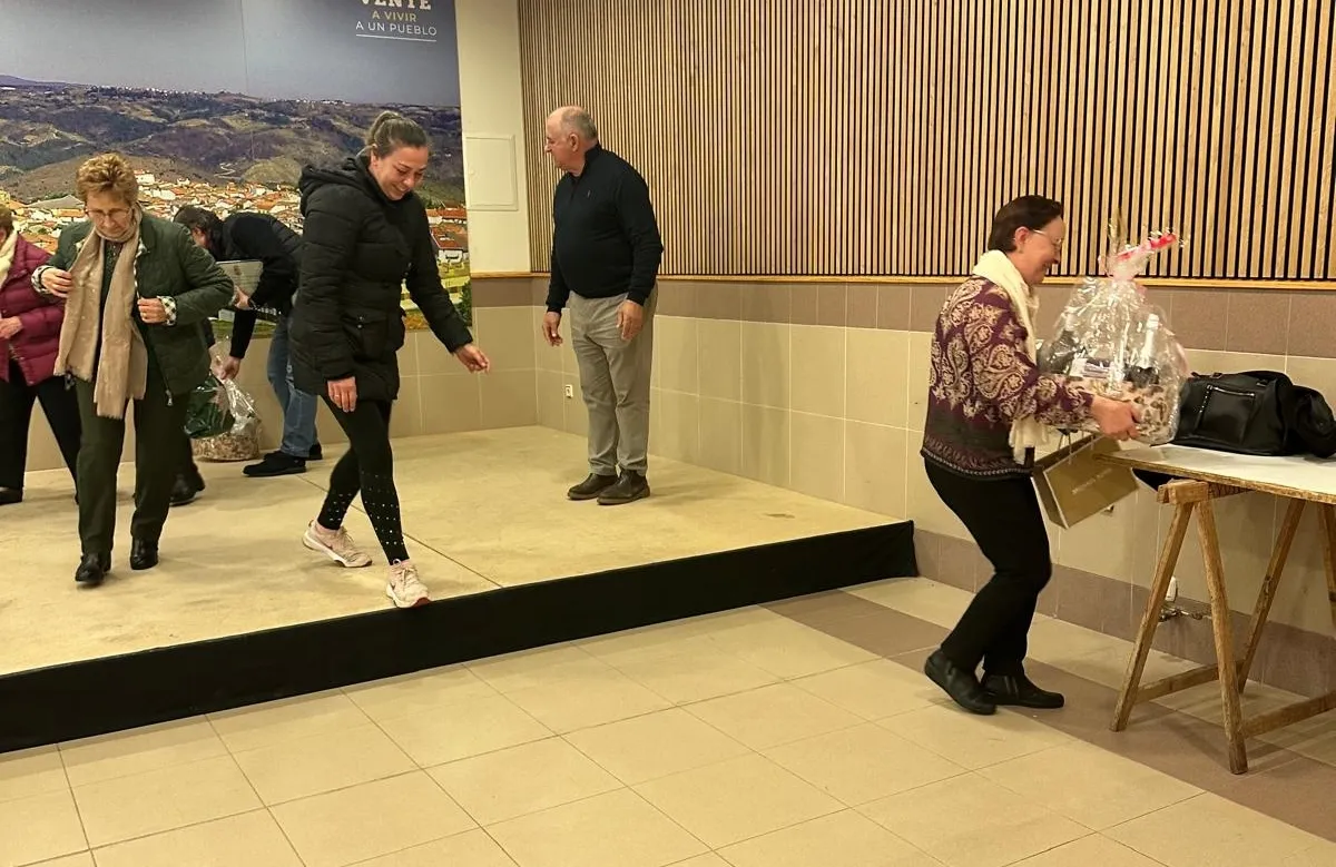 Despedida por su jubilación al médico Nacho Martín y Tina Sánchez tras 31 años como enfermera en Villarino