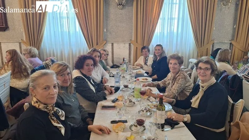 Foto 5 - M&aacute;s de un centenar de mujeres celebran la tradicional comida de Navidad en Alba de Tormes