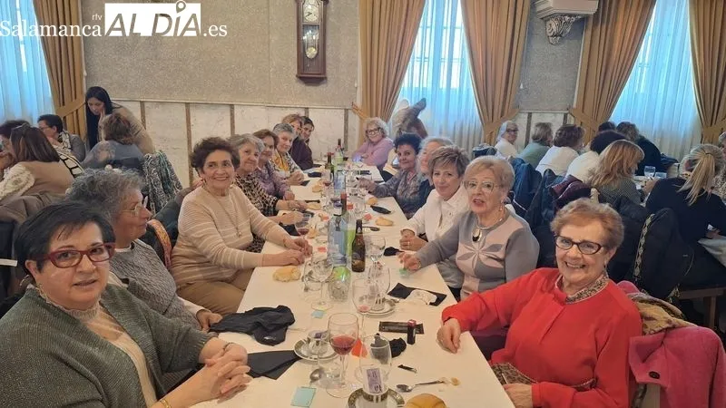 Foto 2 - M&aacute;s de un centenar de mujeres celebran la tradicional comida de Navidad en Alba de Tormes