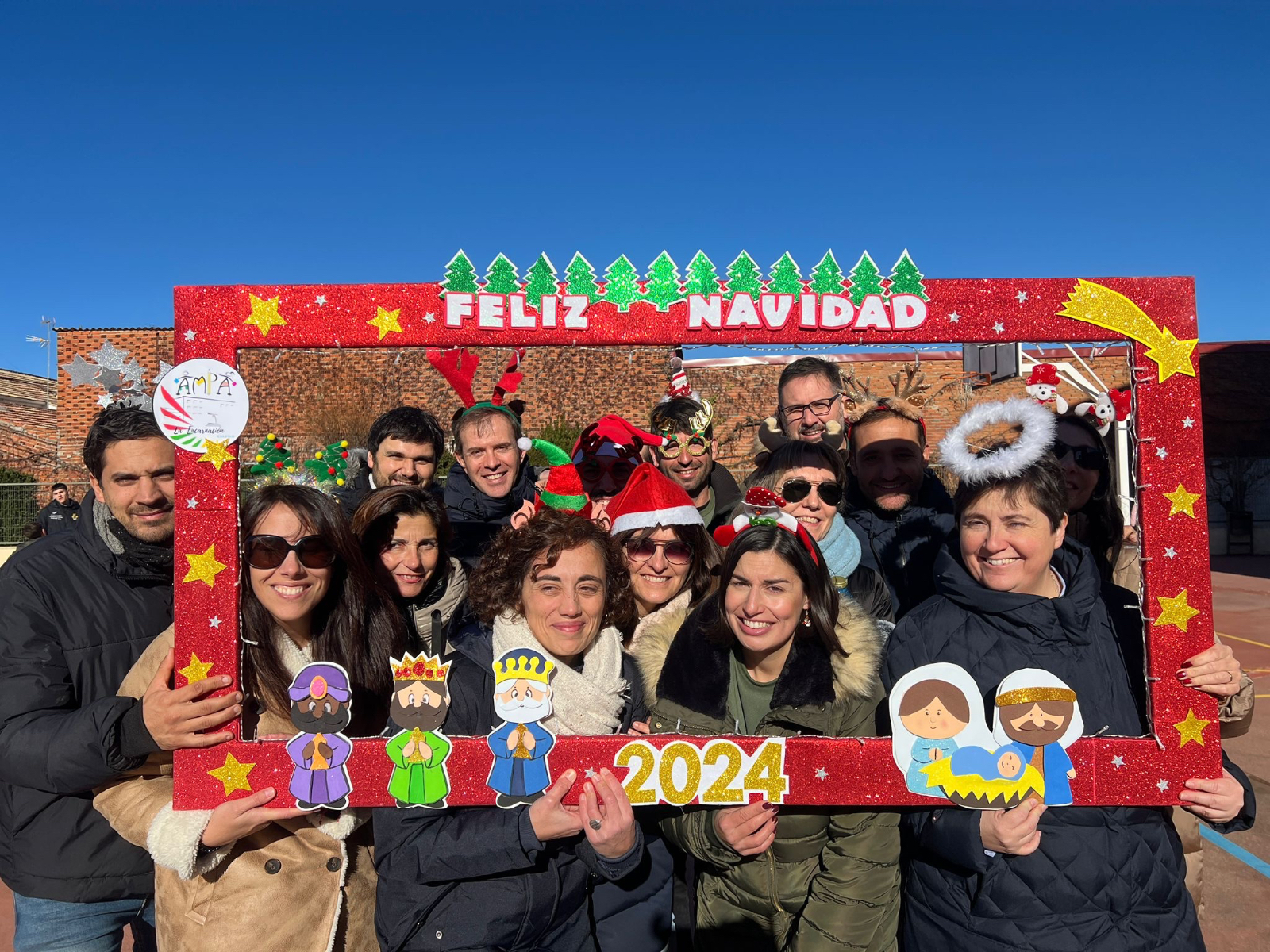 Chocolatada y la sorprendente visita de los Reyes Magos dan la bienvenida a la Navidad en el Colegio La Encarnación