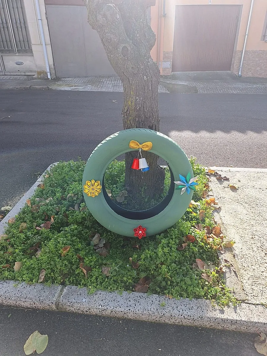Foto 15 - Vecinos de El Bod&oacute;n adornan calles y plazas para recibir la Navidad