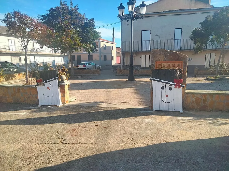 Foto 10 - Vecinos de El Bod&oacute;n adornan calles y plazas para recibir la Navidad