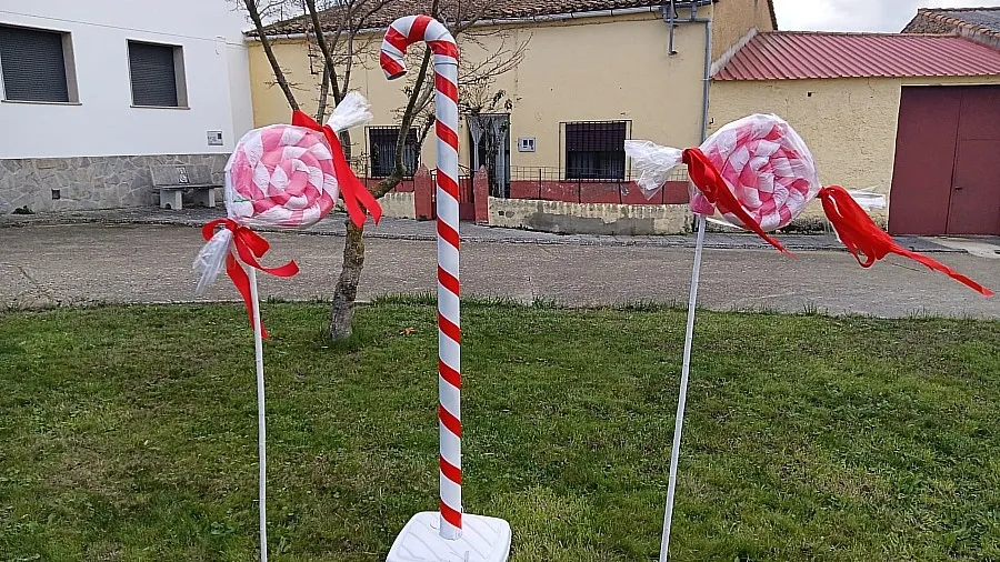 Foto 7 - Vecinos de El Bod&oacute;n adornan calles y plazas para recibir la Navidad
