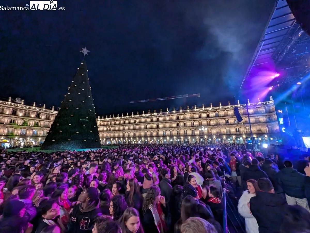 Foto 18 - FOTOS Y V&Iacute;DEO de la explosi&oacute;n de j&uacute;bilo en la Plaza Mayor de Salamanca para recibir el nuevo a&ntilde;o universitario