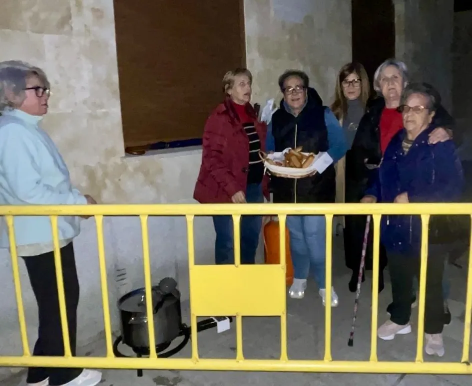 Foto 6 - Babilafuente da una animada, participativa y solidaria bienvenida a la Navidad con su Marcha Solidaria, Mercadillo navide&ntilde;o y encendido de luces