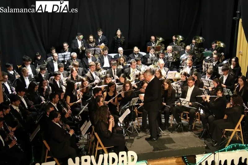 Foto 10 - Concierto navide&ntilde;o y ben&eacute;fico de la Banda de M&uacute;sica de Alba a favor de la Banda de Massanassa
