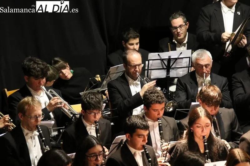 Foto 9 - Concierto navide&ntilde;o y ben&eacute;fico de la Banda de M&uacute;sica de Alba a favor de la Banda de Massanassa