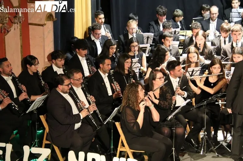 Foto 8 - Concierto navide&ntilde;o y ben&eacute;fico de la Banda de M&uacute;sica de Alba a favor de la Banda de Massanassa