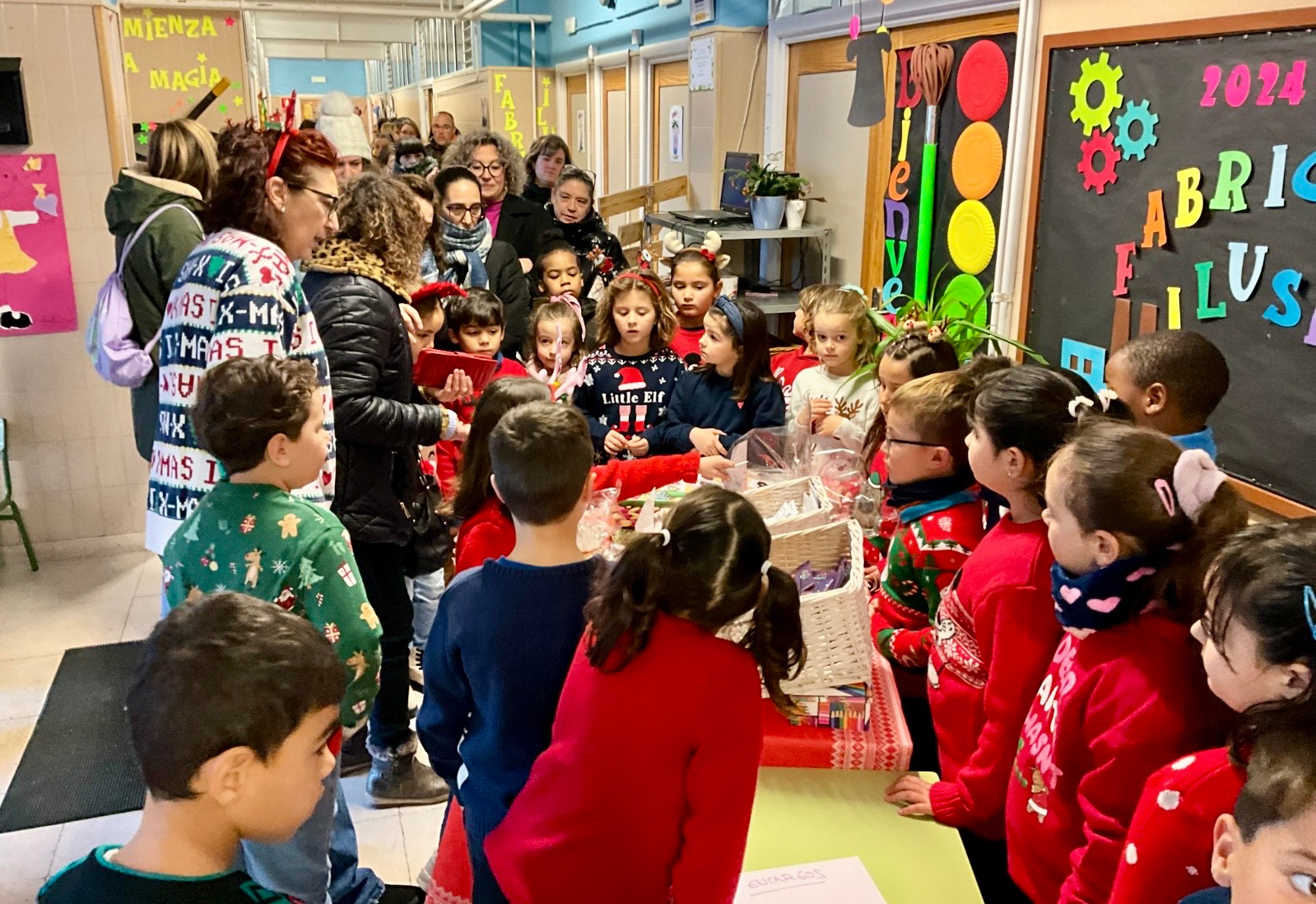 El CEIP Severiano Montero se convierte en un gran mercado navideño y de trueque con productos sostenibles