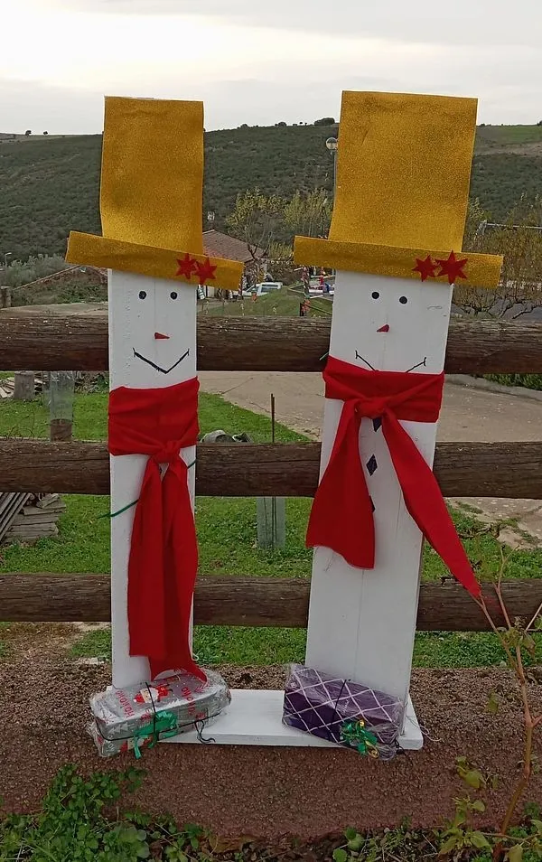 Decoración navideña fabricada por los vecinos de la Atalaya