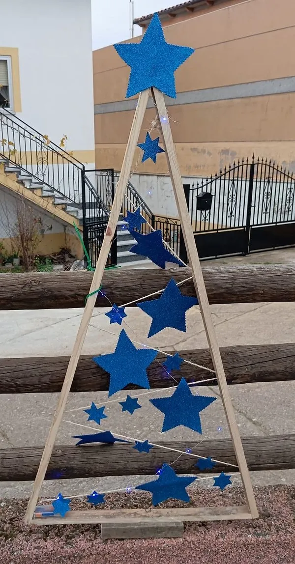 Decoración navideña fabricada por los vecinos de la Atalaya