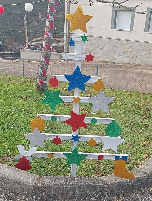 Decoración navideña fabricada por los vecinos de la Atalaya