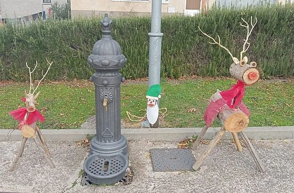 Decoración navideña fabricada por los vecinos de la Atalaya