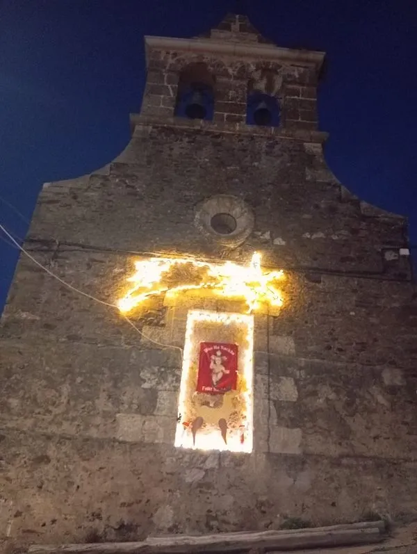 Decoración navideña fabricada por los vecinos de la Atalaya