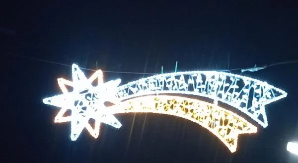 Decoración navideña fabricada por los vecinos de la Atalaya
