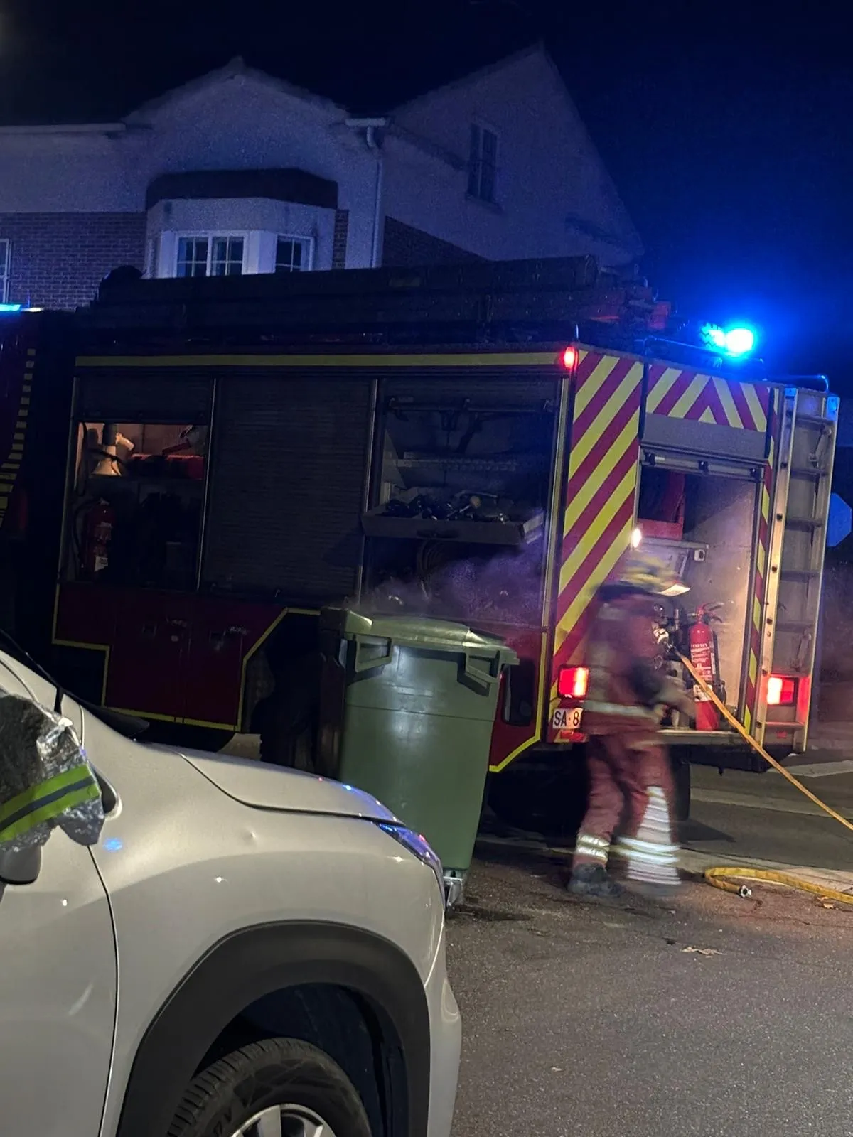 Un contenedor con humo moviliza a los bomberos hasta Cabrerizos