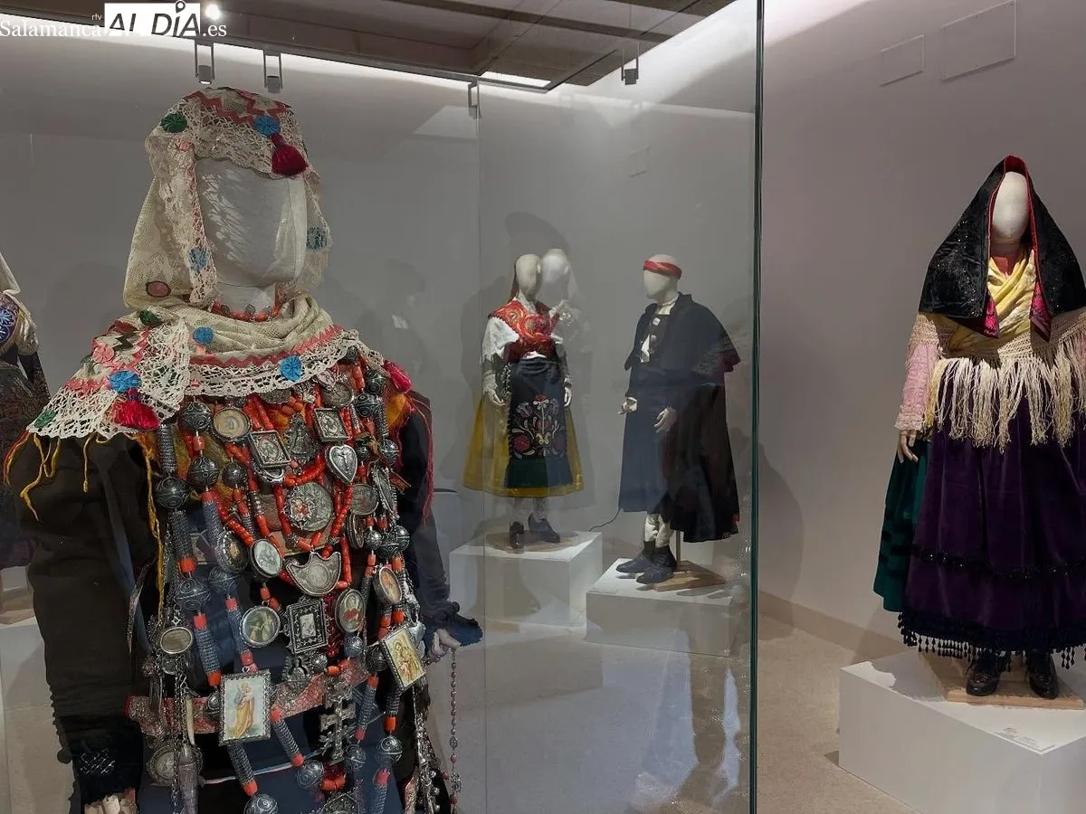 Nueva exposición en el centro de la ciudad con los trajes tradicionales de Salamanca. Foto Diputación Salamanca