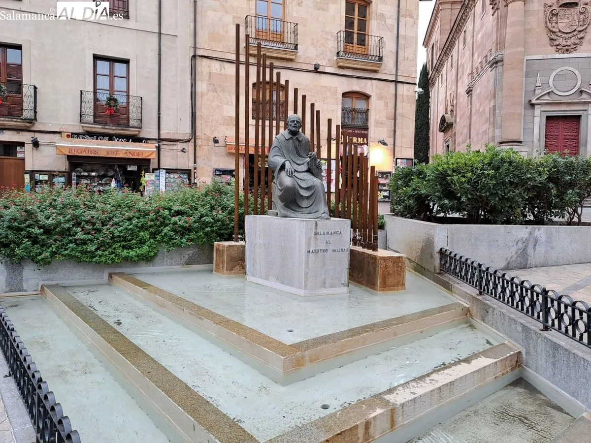Fuente del monumento a Francisco Salinas. Foto: Víctor Jiménez
