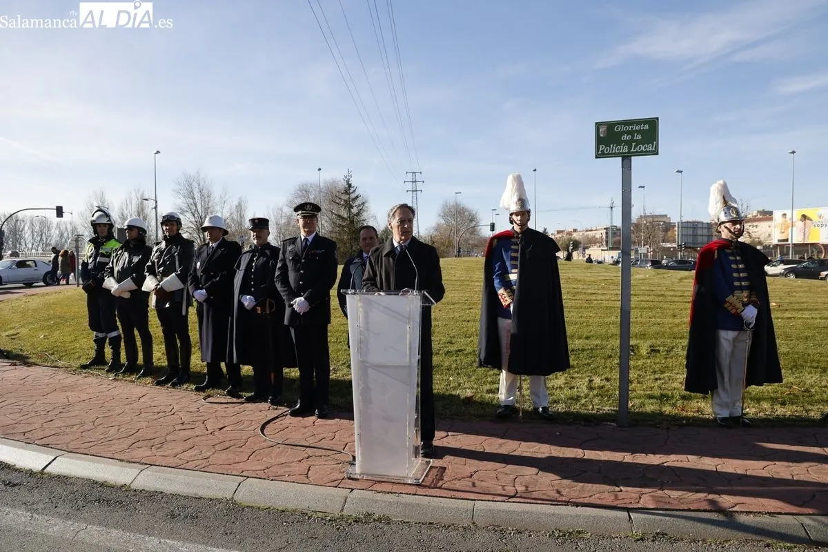 Inauguración de la glorieta dedicada en Salamanca a la Policía Local. Foto de David Sañudo