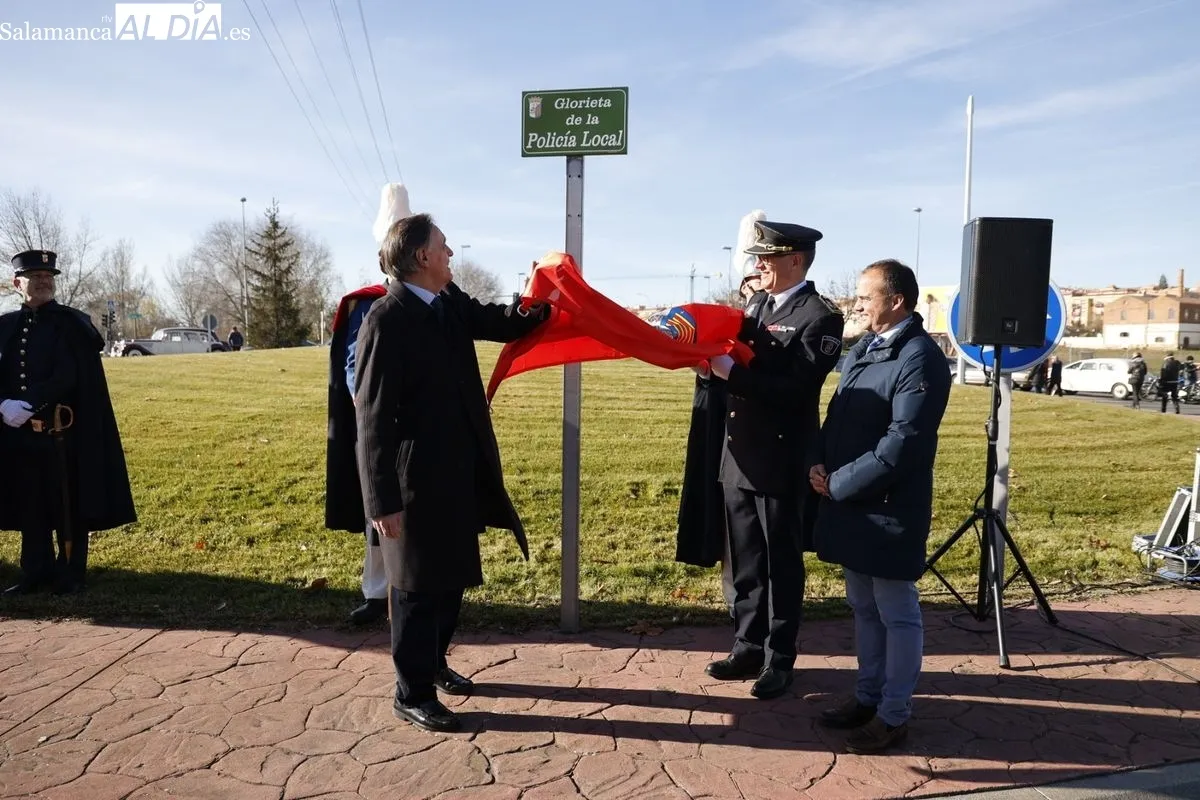 Inauguración de la glorieta dedicada en Salamanca a la Policía Local. Foto de David Sañudo