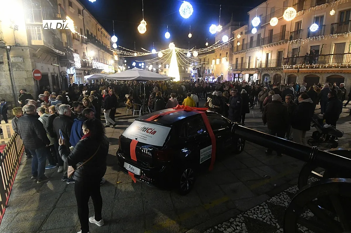 Expectación en el iluminado navideño/ Fotos: David Rodríguez y Adrián M. Pastor