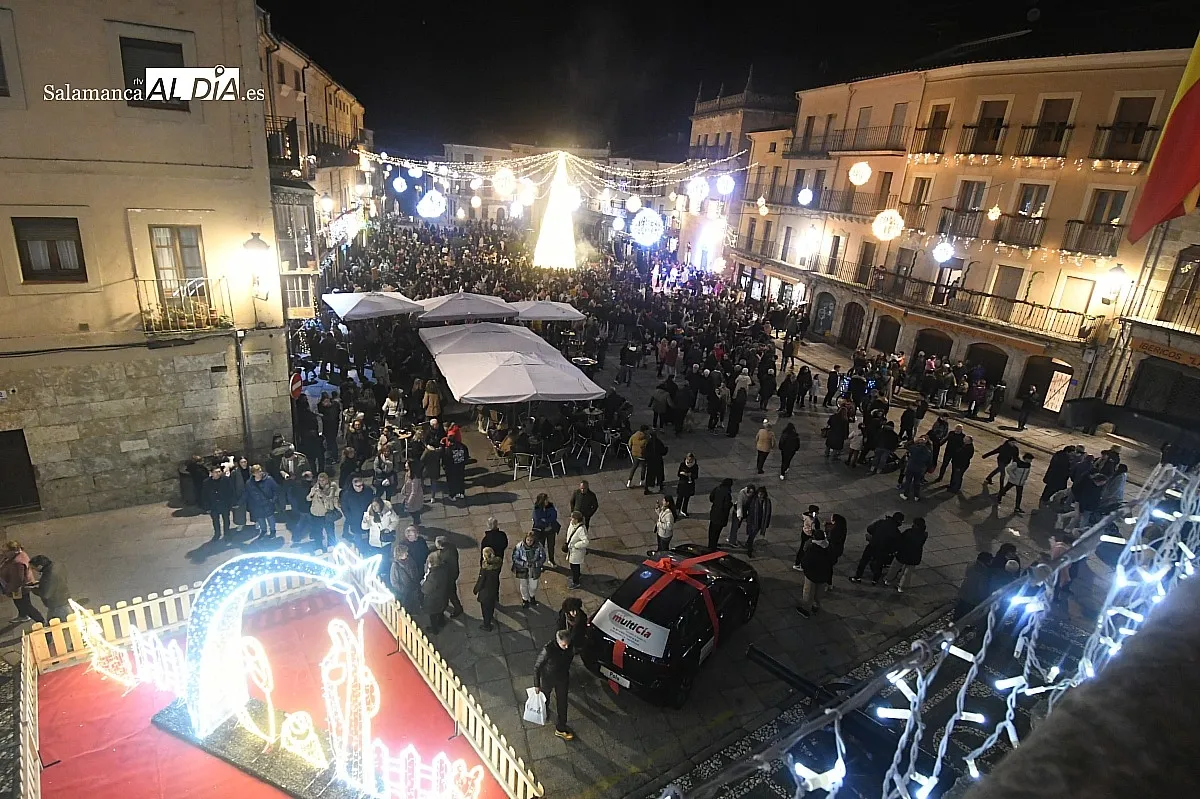 Expectación en el iluminado navideño/ Fotos: David Rodríguez y Adrián M. Pastor