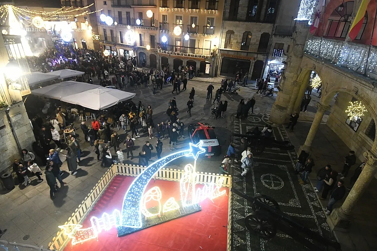 Expectación en el iluminado navideño/ Fotos: David Rodríguez y Adrián M. Pastor
