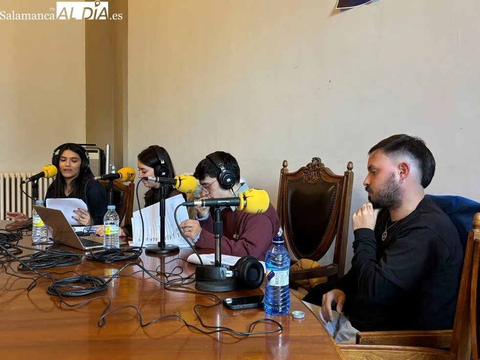 Foto 4 - Alumnos de Periodismo de la UPSA llevan la radio fuera de las aulas
