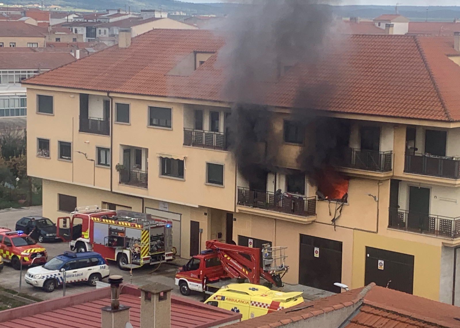 Dos personas resultan intoxicadas en el incendio de una vivienda en la calle María de Molina